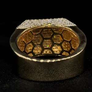 Anillo de Compromiso Clásico Estilo Hip Hop con Moissanita de Corte Cojín y Piedras Laterales, Bañado en Rodio para Bodas y Celebraciones - Product Image 6