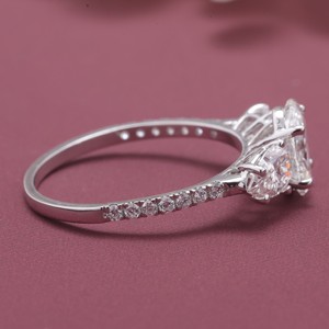 Bague de fiançailles/mariage à trois pierres en diamant de laboratoire taille ovale certifié IGI, or massif 18 carats rhodié, cadeaux d'anniversaire et de fête - Product Image 5