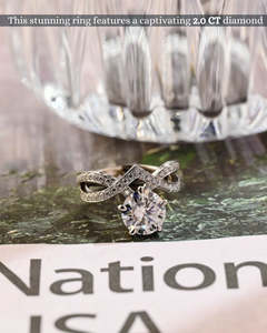 Bague de fiançailles unisexe de luxe en or massif 14 carats, sertie d'un diamant de laboratoire taille brillant de haute qualité, certifiée IGI, avec bande croisée et design exclusif - Product Image 3