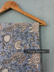 Tela de Algodón Estampada a Mano de Alta Calidad de la India - Estampado Floral Sanganeri de Jaipur para Prendas y Decoración del Hogar - Product Image 3