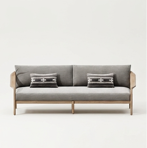 Sofá de jardín escandinavo Qiu de tres plazas con cojines grises y estructura de madera, muebles de exterior - Product Image 4