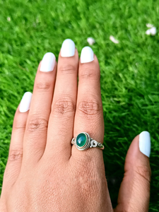 Anillo Hecho a Mano en Plata de Ley 925 con Ónix Verde, Gema Natural con Engaste en Bisel, Corte Ovalado, Clásico, para Regalo de Boda o Compromiso - Product Image 3