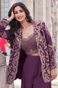 Ensemble Choli / Veste / Plazzo en tissu de soie Chinon 100% pure, couleur violette, magnifique design, nettoyage à sec, idéal pour mariage et fêtes. - Product Image 3