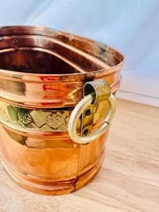 Maceta rectangular de metal con acabado dorado, ideal para decoración de plantas en jardín, balcón, entrada exterior y patio. - Product Image 4