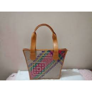 Sac à main Shetal Pati (Sitol Pati) durable et léger pour femmes, sac à bandoulière en paille tissée à la main avec une capacité allant jusqu'à 1L - Product Image 3