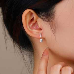 Boucles d'oreilles en diamant de laboratoire pour femmes, pour mariage et anniversaire, coupe brillante élégante, certifiées IGI, clous en argent pour un usage quotidien - Product Image 3