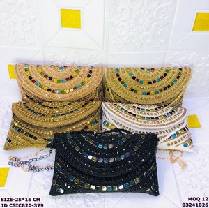 Pochette de soirée luxueuse faite à la main en satin et perles |   Sac à main ethnique de soirée de créateur |   Sac bandoulière style Potli pour fête de mariage avec chaîne et rabat - Product Image 1