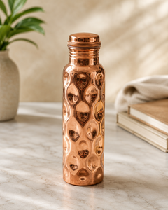 Botella de Agua de Cobre Martillado con Acabado de Diseño en Relieve, Tapa de Rosca Hermética, Botella Ayurvédica para Hidratación Diaria - Product Image 6