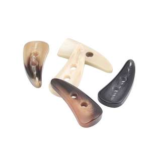 Bouton Tendance Très Demandé, Vente en Gros Usine, Fantaisie Couleur Naturelle, Deux Trous, Haute Qualité, Fait Main, Étanche, en Corne - Product Image 6