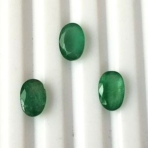 Émeraude calibrée 3,10 carats, naturelle du Zambie, taille ovale 8x5 mm, facettée, translucide, lot de 3 pièces/paire pour bijoux - Product Image 1