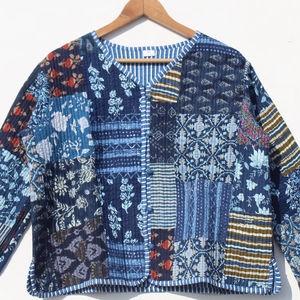 เสื้อแจ็คเก็ตครอปผ้าฝ้ายพิมพ์ลายดอกไม้สไตล์อินเดียสีชมพู เสื้อแจ็คเก็ตครอปผ้าฝ้ายเย็บลาย เสื้อโค้ทครอปผ้าฝ้ายสำหรับฤดูร้อนสำหรับผู้หญิง - Product Image 1