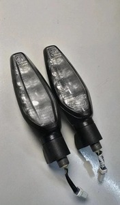 Clignotants arrière gauche et droit, directement de l'usine, compatibles avec Speed 400 et Scrambler 400x, disponibles TA401004 et TA401005 OEM - Product Image 2