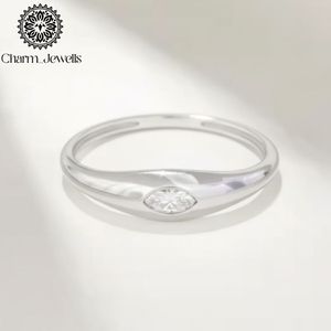 Bague de fiançailles unisexe classique Charm_Jewells en argent plaqué or 22 carats avec moissanite taille coussin, sertie à griffes, certifiée IGI, 3 grammes - Product Image 5