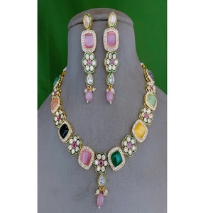 ชุดสร้อยคอและต่างหูทองเหลืองชุบทองประดับมอสซาไนต์คุณภาพพรีเมียม ดีไซน์ทันสมัย สำหรับผู้หญิง เหมาะสำหรับงานหมั้น งานครบรอบ งานแต่งงาน หรือเป็นของขวัญ - Product Image 1