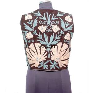 Chaleco corto de algodón cómodo hecho a mano para mujer, diseño sin mangas con cuello redondo y frente abierto. - Product Image 3