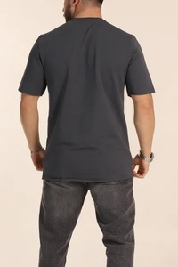 T-shirt décontracté pour homme à manches courtes avec logo personnalisé sur le devant, écologique, pour l'entraînement, 100 % coton, élastique, options de tailles plus grandes disponibles, 180 g - Product Image 3