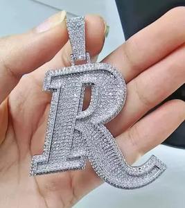 Pendentif personnalisé en argent sterling 925 avec moissanite ronde de 3 carats plaqué or pour les fêtes - Product Image 1