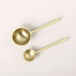 Juego de Cucharas Medidoras de Metal Dorado de 4 Piezas con Mangos Trenzados y Anillo, Cucharas Medidoras de Latón Hechas a Mano - Product Image 5