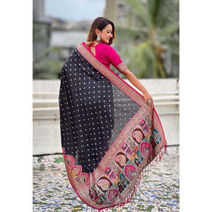 Écharpe châle traditionnelle indienne en soie Darbari noire de jade tissée avec des fils Zari, de la collection Elite Weaves - Product Image 5