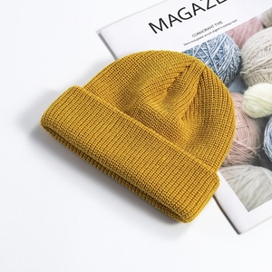 Bonnet unisexe personnalisable de qualité supérieure pour le froid, avec tissu tricoté chaud et coupe confortable et élégante - Product Image 4