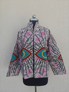 Veste Suzani Kantha en coton respirant faite à la main, style bohème, motif floral, rose, pour femme, avec broderie et motif œil, ouverte sur le devant, du Rajasthan - Product Image 5