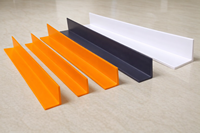 Profilé d'extrusion en PVC rigide en forme de L - Protection d'angle industrielle à 90 degrés pour les coins des murs et les rayonnages d'entrepôt