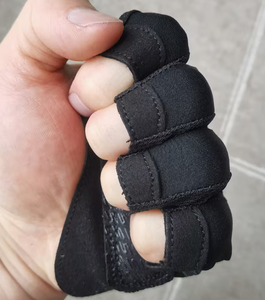 ถุงมือออกกำลังกายแบบสี่นิ้ว สีดำ ทำจากนีโอพรีน ระบายอากาศได้ดี สำหรับการฝึกฟิตเนส เหมาะสำหรับทุกเพศ - Product Image 2