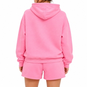 Ensemble short et sweat à capuche pour femme – Style lounge premium, tissu doux et confortable, mode décontractée moderne, coupe ample et relaxante - Product Image 2