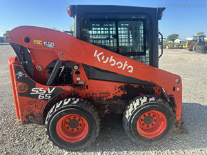 รถตักล้อยาง Kubota SSV65 มือสอง ราคาโรงงาน พร้อมบุ้งกี๋ สำหรับงานก่อสร้าง การเกษตร และการขนย้ายวัสดุ - Product Image 1