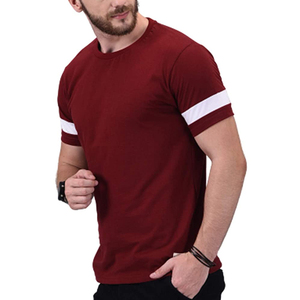 เสื้อยืดแขนสั้นผู้ชายสีแดงเลือดหมู คอกลม ผ้าถัก สไตล์ลำลอง สีพื้น แต่งขอบตัดสี - Product Image 1