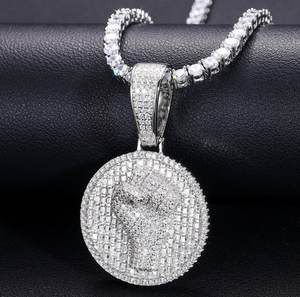 Colgante de Puño Iced Out de Moissanita, Plata 925 con Baño de Rodio, Joyería Hip Hop para Hombre, Micro Pavé con Corte Baguette, Uso Diario - Product Image 1