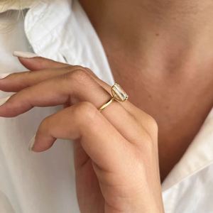 Anillo de Compromiso Solitario con Diamante Cultivado en Laboratorio, Corte Esmeralda de 3.0 CT, Oro Rosa de 14k, Certificado IGI, Anillo de Boda de Lujo para Mujer - Product Image 3