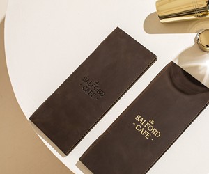 ที่ใส่เมนูหนังแท้สุดหรูพร้อมโลโก้สั่งทำ ดีไซน์พับได้ ใช้งานสะดวก ปลอดภัย เหมาะสำหรับร้านอาหาร คาเฟ่ โรงแรม รุ่น LMC-0173 - Product Image 4