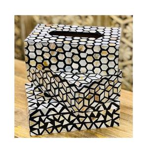 Boîte à mouchoirs en résine et MDF avec motif floral, thème domestique - Product Image 1