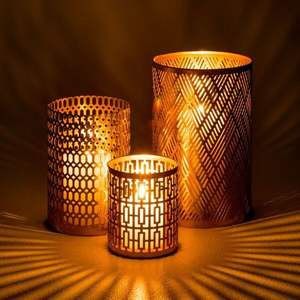 Porte-bougies décoratifs en métal qui rehaussent les espaces de vie avec une lueur subtile, un éclat chaleureux et un attrait intemporel. - Product Image 6