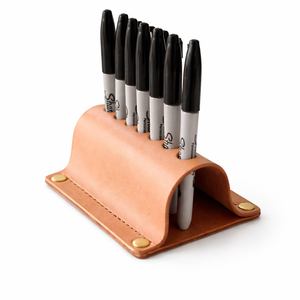 Portalápices Cuadrado Mediano de Cuero Personalizado NEW ERA, Organizador de Escritorio Hecho a Mano, Color Personalizado, Impresión UV/Digital, Alta Calidad - Product Image 1