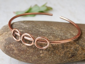Bracelet manchette en cuivre personnalisable – Créations antiques de luxe faites à la main, jonc ouvert, bijoux avec option de logo personnalisé, cadeau - Product Image 6