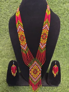 Conjunto de collar tribal rojo y amarillo de primera calidad con aretes a juego, joyería llamativa de cuentas tejidas a mano PARA BODA - Product Image 4