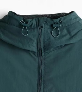 Chaqueta Acolchada Negra con Capucha para Hombre, Cortavientos, Cierre de Cremallera, Estilo Casual para Otoño, Corte Regular, Relleno de Poliéster, Exterior de Nailon - Product Image 6