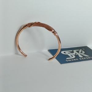 Bracelet jonc ouvert en cuivre tressé traditionnel, réglable, fait main, léger, artisanat métallique, design fil torsadé, unisexe, Kada - Product Image 3