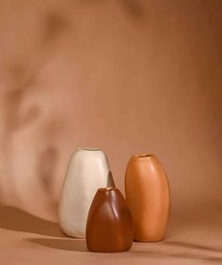 Vase de table en porcelaine classique moderne de luxe avec finition mate, forme ovale, dimensions 4-16 pouces, pour la décoration de la maison et des hôtels - Product Image 1