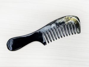 ZONE DE ARTESANÍA Peine Desenredante Moderno y Ecológico de Cuerno de Búfalo Natural Hecho a Mano, con Forma de Peine, Decoración para Bodas del Uttar Pradesh - Product Image 2