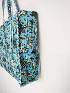 Sac fourre-tout en coton de style bohème avec imprimé floral, design ouvert, idéal pour le shopping en toutes saisons - Product Image 3