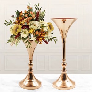 Juego de Jarrones de Mesa Art Deco de Latón de 43.5cm y 32.5cm de Altura, Centro de Mesa de Alta Calidad para Bodas, Hermosos Centros de Mesa - Product Image 4