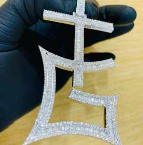 Pendentif croix en argent sterling pour homme, style hip-hop, avec moissanite certifiée GRA, idéal pour les soirées - Product Image 2