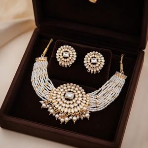 Conjunto de joyería étnica chapada en oro para mujer con cuentas rojas y diseño de flor de cristal para fiesta de bodas - Product Image 3