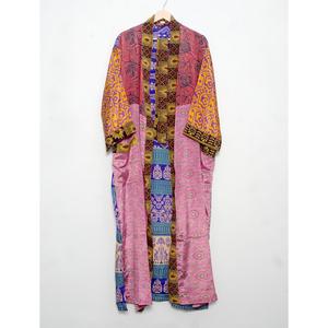 Robe longue kimono vintage en soie indienne pour femme, avec ceinture, style bohème, douce, pour l'été, idéale comme vêtement de nuit, robe de chambre, robe de demoiselle d'honneur ou de maternité, à ouverture frontale. - Product Image 4