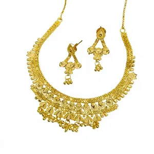 Nuevo Conjunto de Collar con Colgante de Flor y Cadena de Latón Chapado en Oro, Diseño Nigeriano - Product Image 2