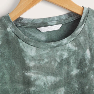 เสื้อยืดแขนสั้นลายมัดย้อม คอกลม ลำลอง สำหรับเด็กผู้ชาย สีเขียว ลายพิมพ์ โลโก้ด้านซ้ายหน้าอก - Product Image 3