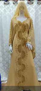 Kaftan en Georgette Or Radiant Orné à la Main avec Voile Assorti – Œuvre d'Art Luxueuse, Sophistication Intemporelle, Longueur Ras du Sol - Product Image 2